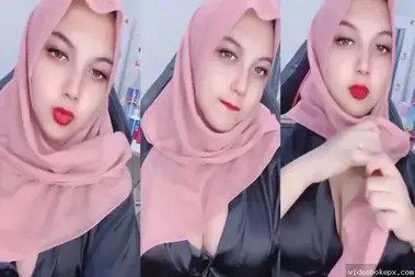 Bokep Jilbab Live Pamer Dada Jumbo Basah 2026 poster